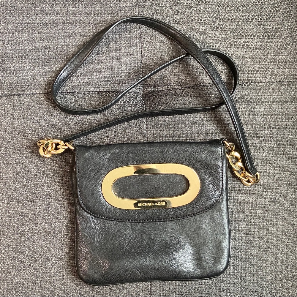Micheal Kors Crossbody Bag. Great condition 9/10. Black and gold.